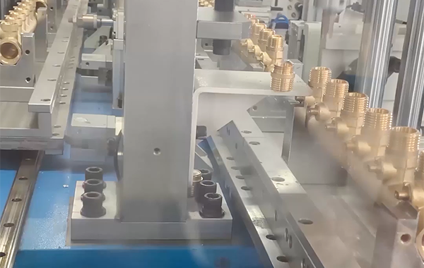 Automatic assembly manifolds